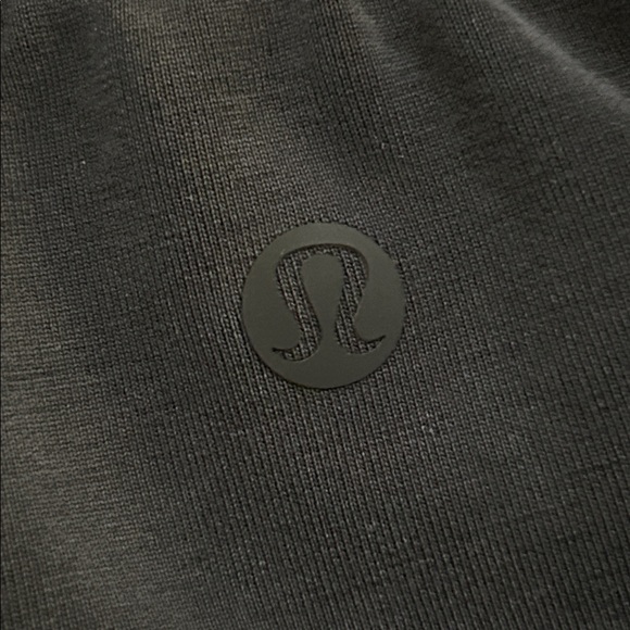 Lululemon Softstreme High-Rise Straight Leg Crop
Black size 8 - Picture 10 of 10